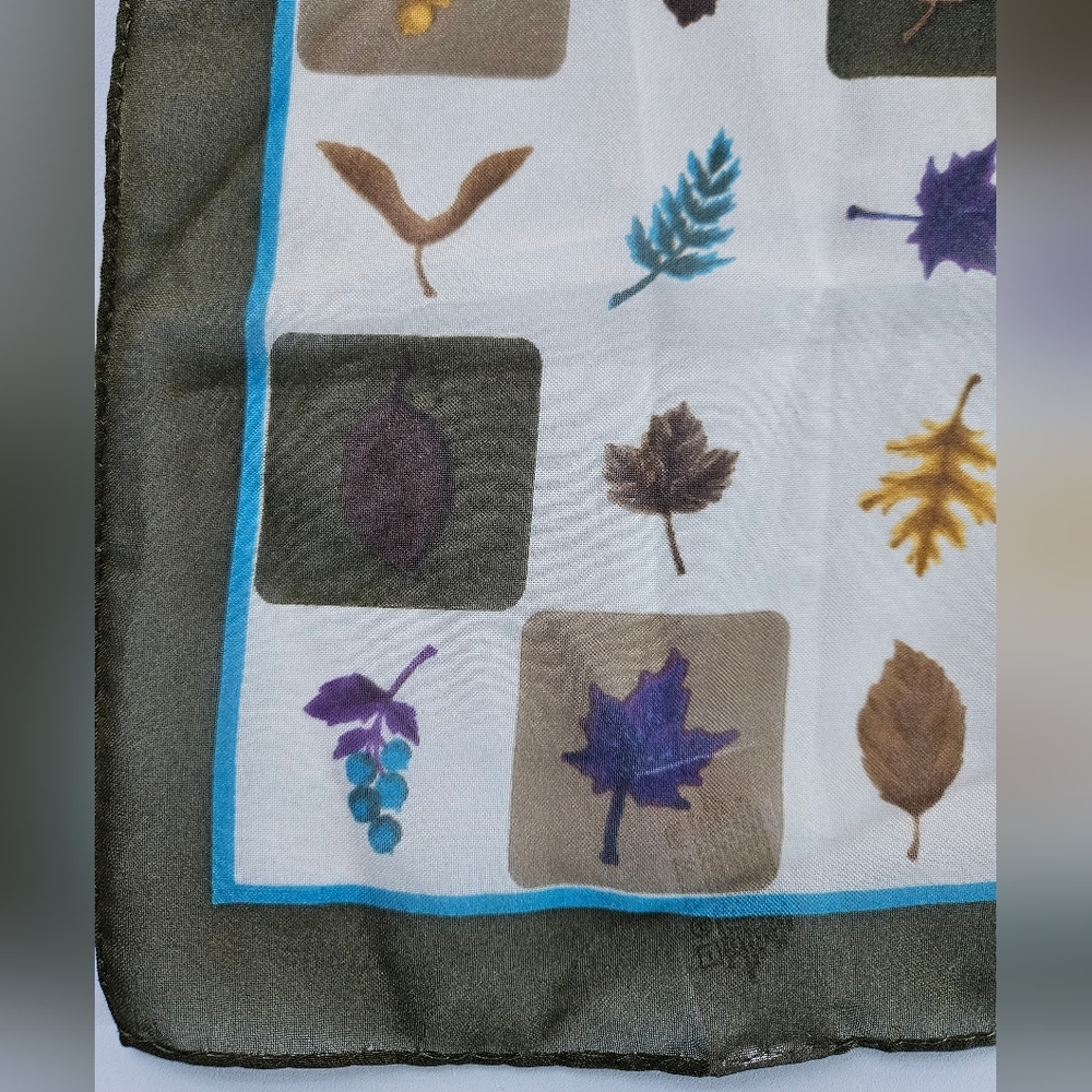 LIZ CLAIBORNE Autumn Leaves Scarf | SZ 20" Sq - Picture 3 of 10